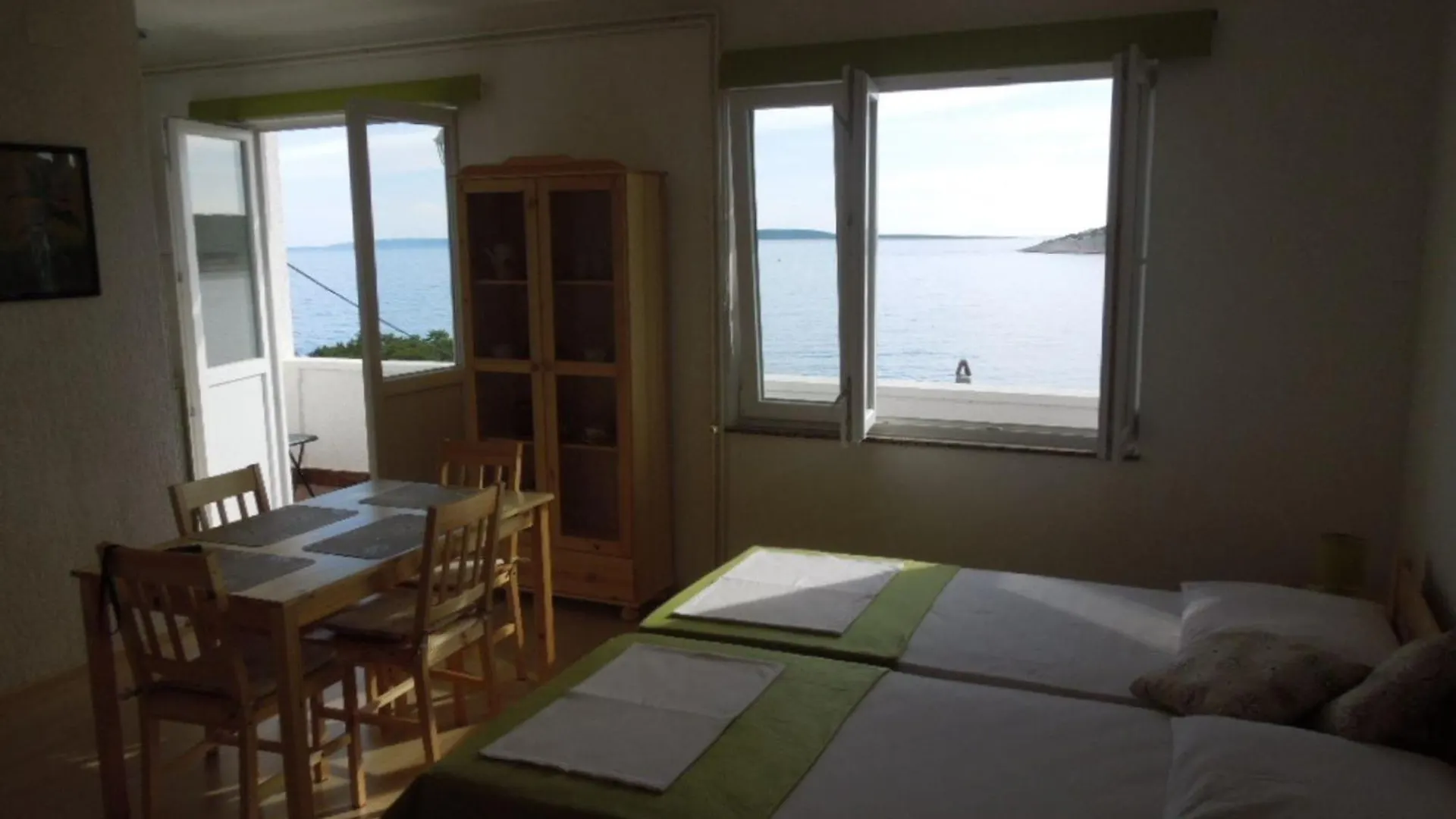 Guest house Apartments Julia Martinscica